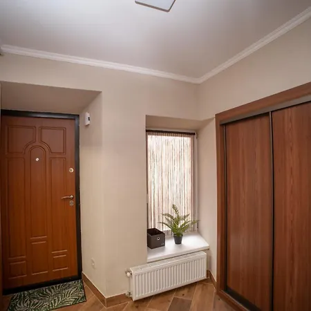 Апартаменти Romantic Suite, 3mins To Rynok Square Львів