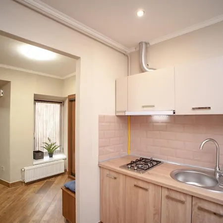 Romantic Suite, 3mins To Rynok Square Apartment Lviv