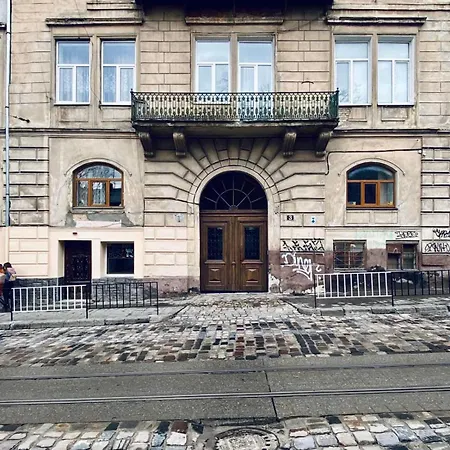 Apartment Romantic Suite, 3mins To Rynok Square